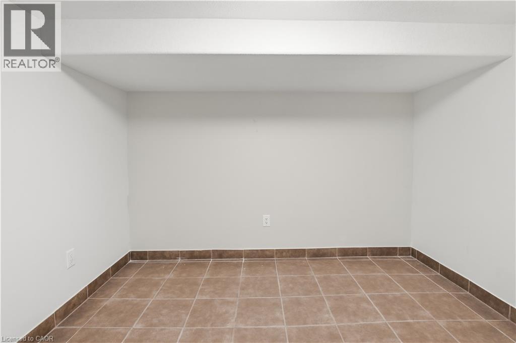 1270 KING Street E thumbnail 41