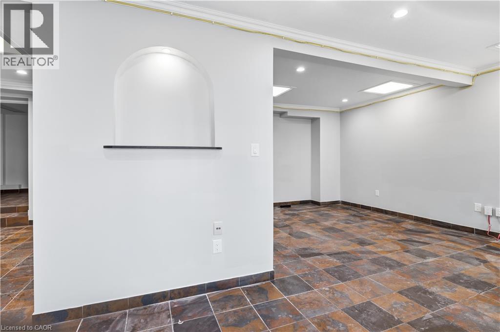 1270 KING Street E thumbnail 8