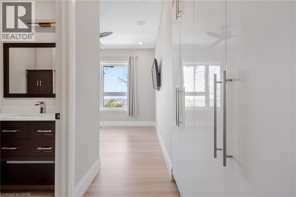 111 GRAND RIDGE Drive thumbnail 34