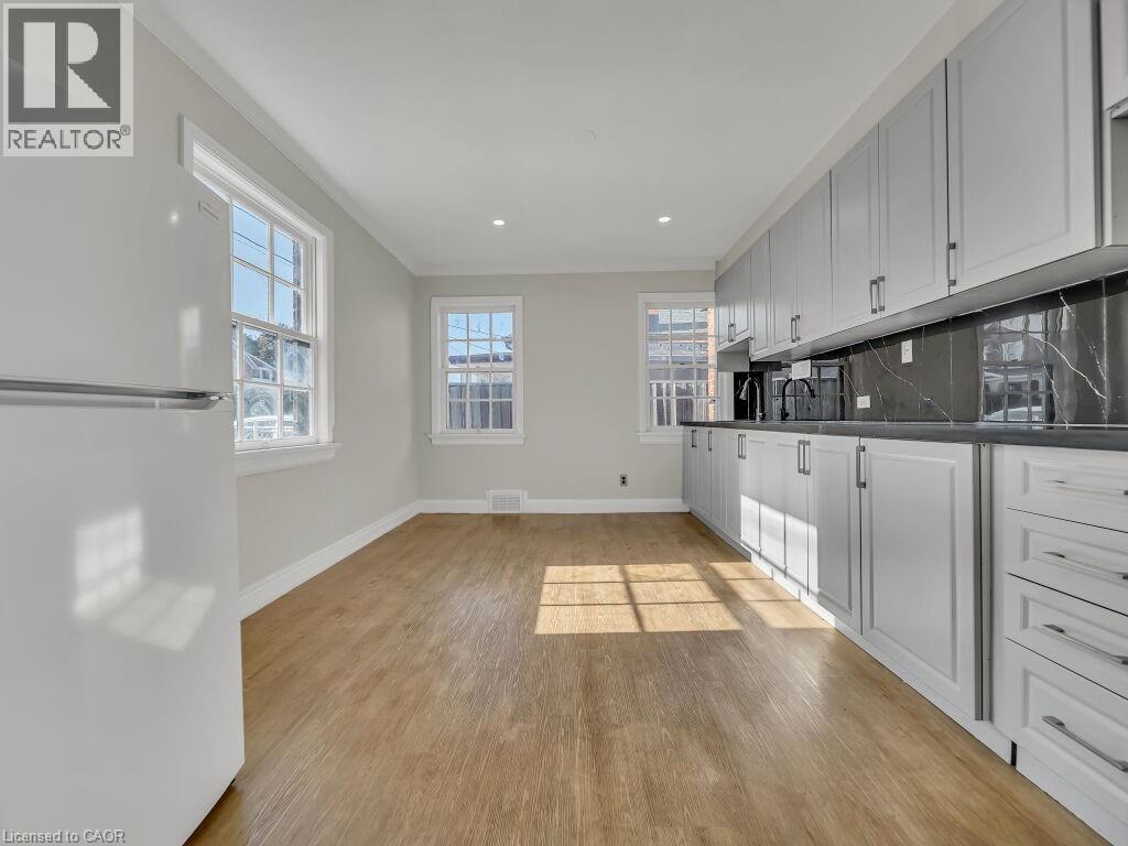 860 VINE Street thumbnail 11