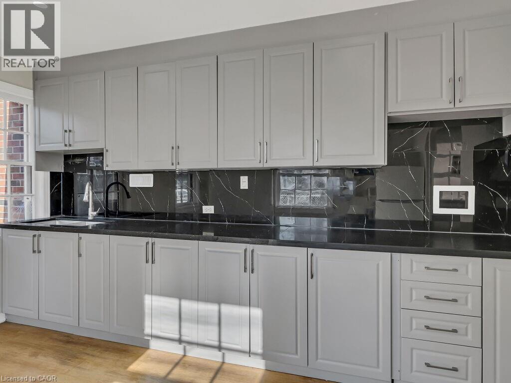 860 VINE Street thumbnail 12