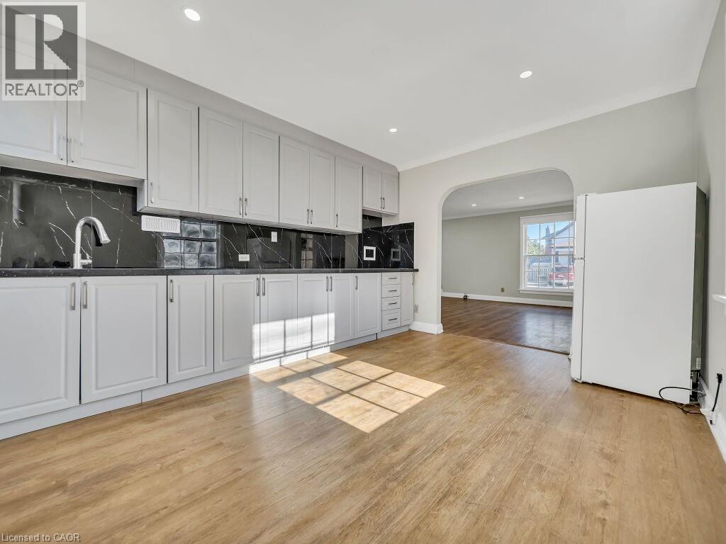 860 VINE Street thumbnail 13