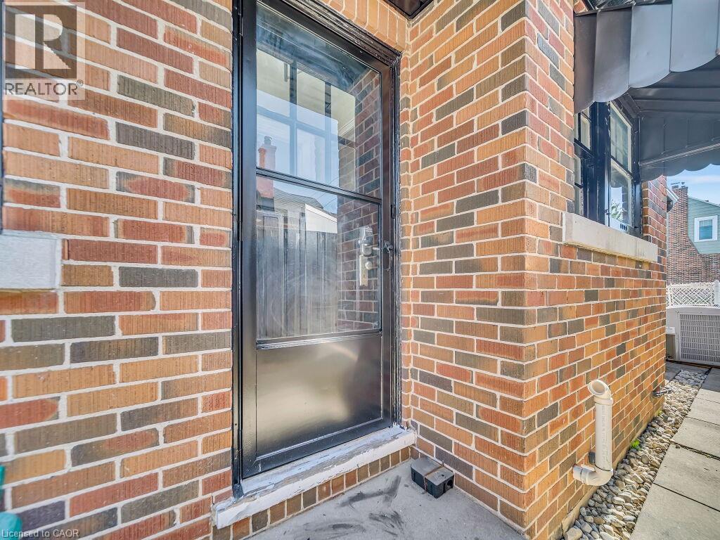 860 VINE Street thumbnail 23