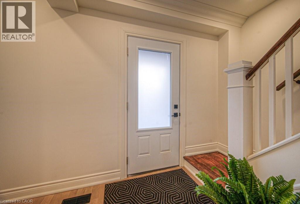 30 DUNBAR Road S thumbnail 2