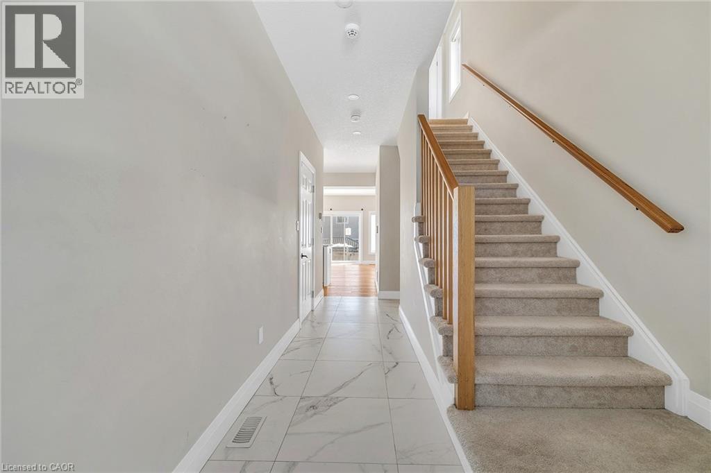 47 PONDCLIFFE Drive thumbnail 3