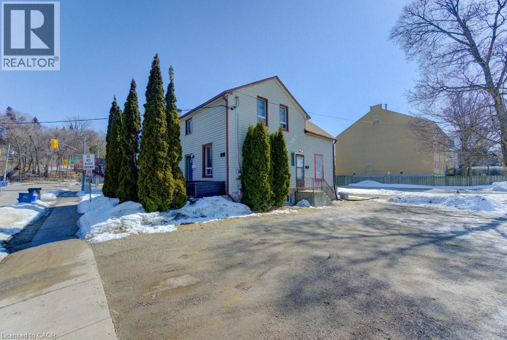 11 SIMCOE Street thumbnail 3