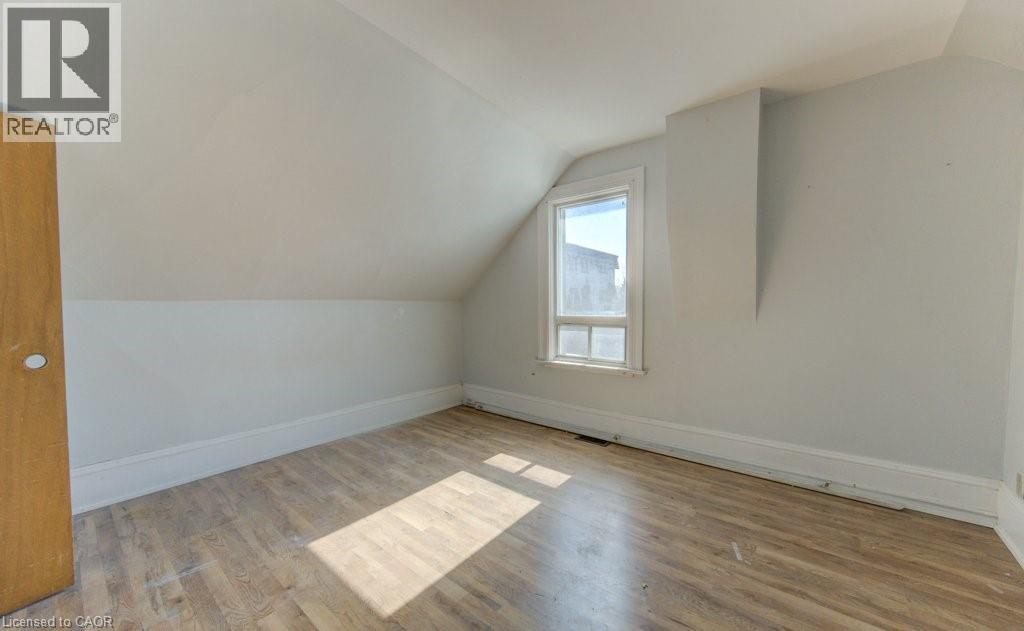 11 SIMCOE Street thumbnail 19