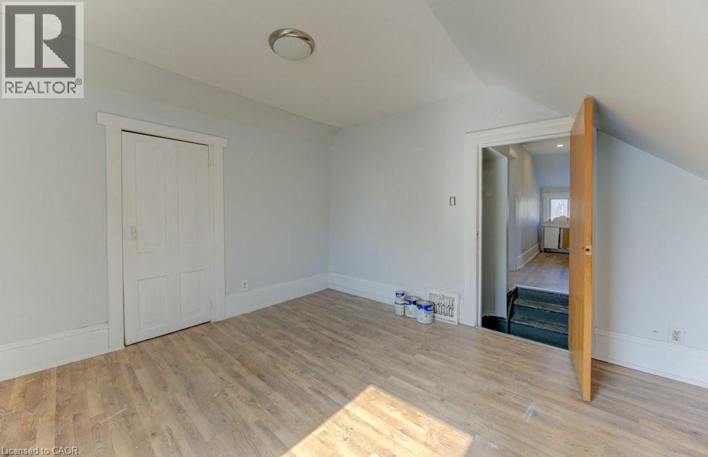 11 SIMCOE Street thumbnail 18