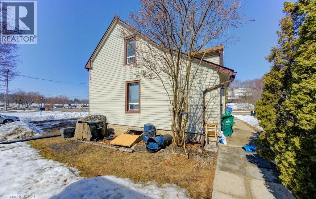 11 SIMCOE Street thumbnail 9