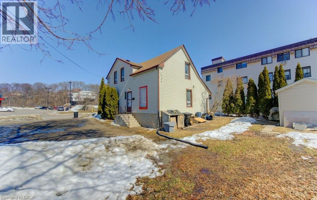 11 SIMCOE Street thumbnail 10