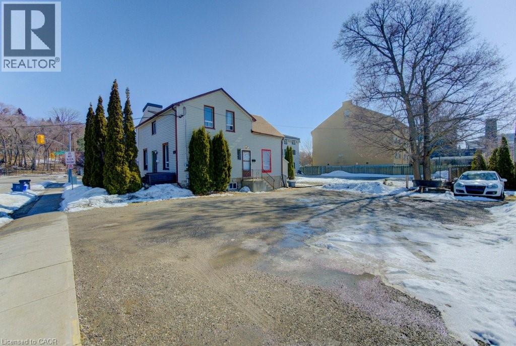 11 SIMCOE Street thumbnail 7