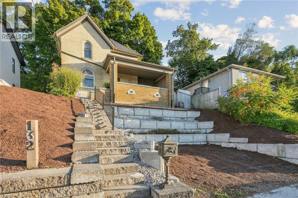 132 QUEEN Street W thumbnail 4