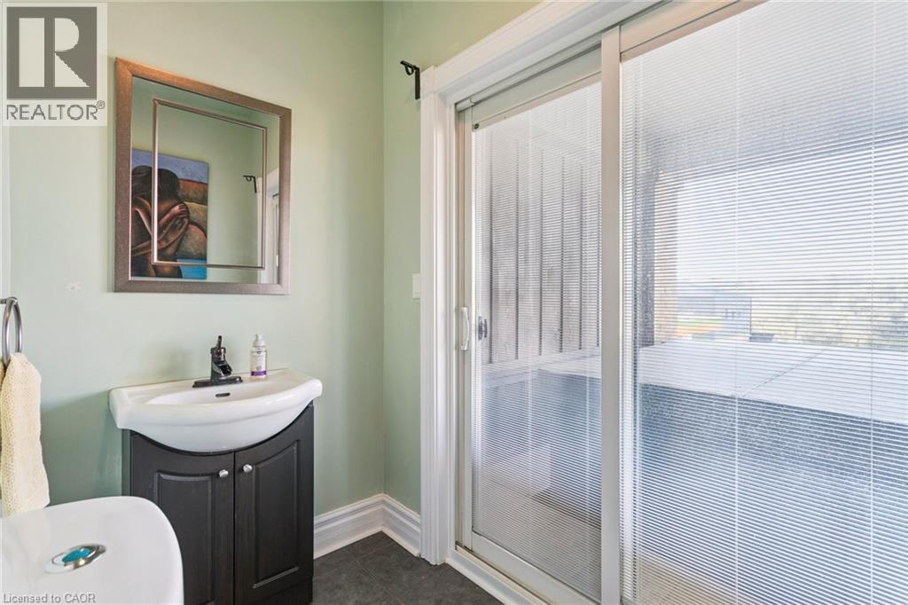 132 QUEEN Street W thumbnail 33