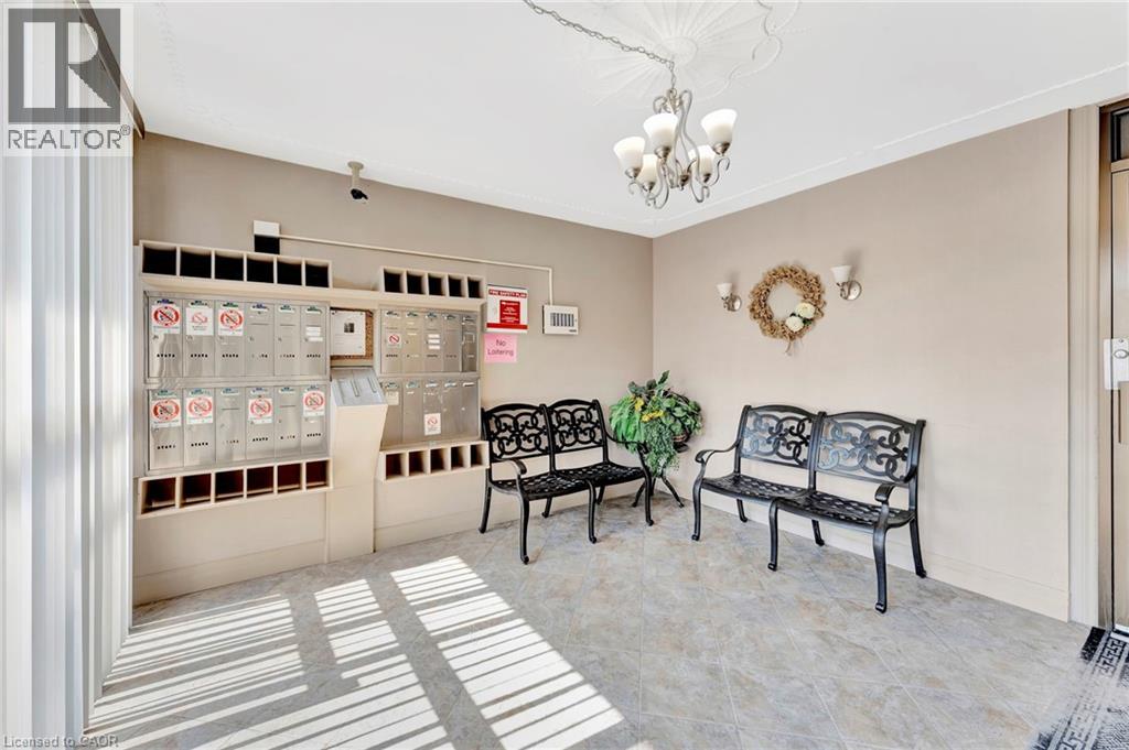 944 CALEDONIAN View Unit# 405 thumbnail 3