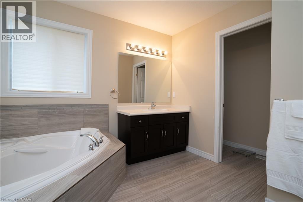 792 SNOWBERRY Court thumbnail 32