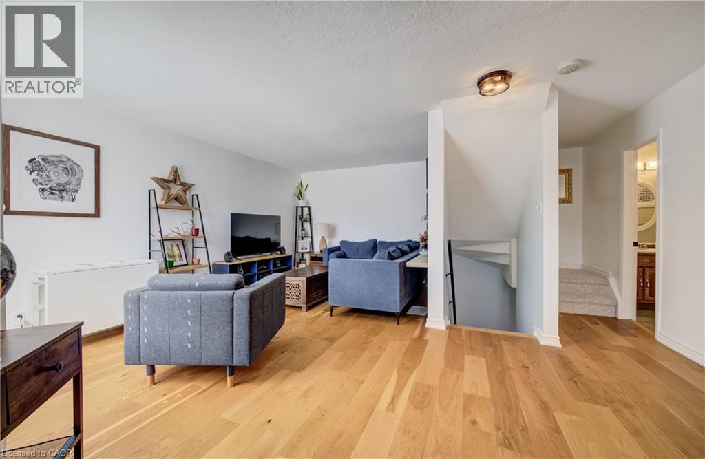 60 ELMSDALE Drive Unit# 11 thumbnail 16