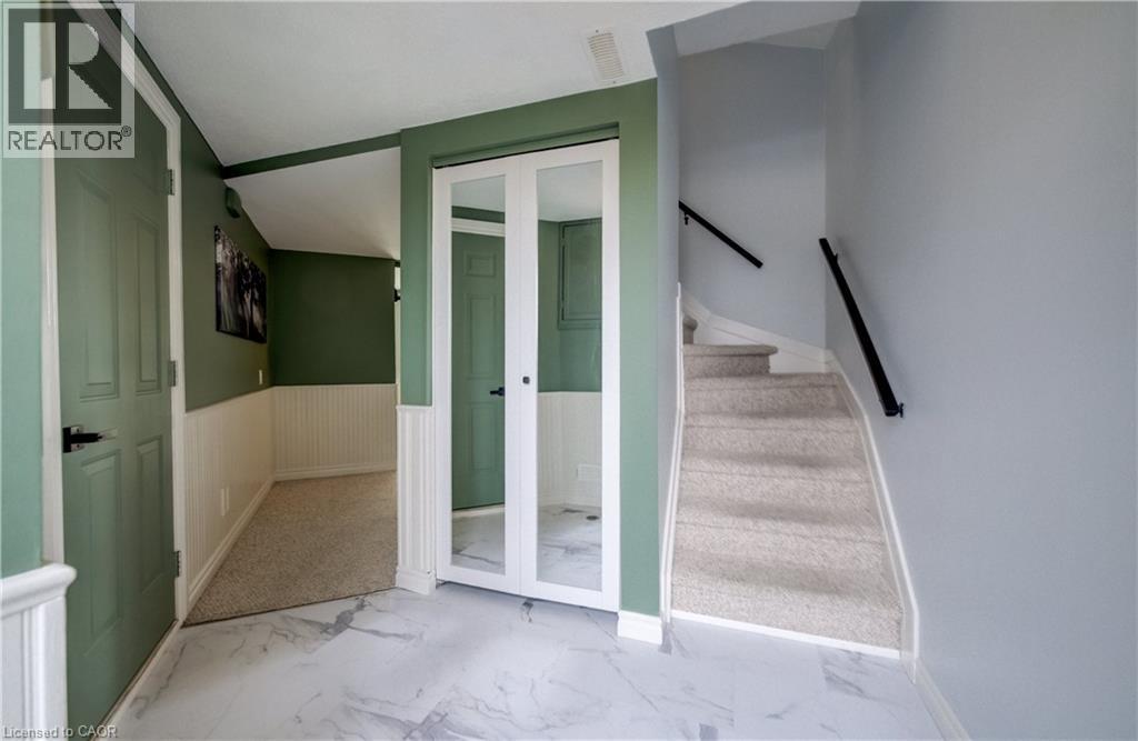 60 ELMSDALE Drive Unit# 11 thumbnail 4