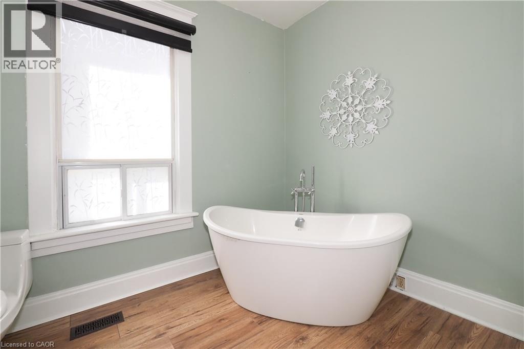 19 PAISLEY Heights thumbnail 28