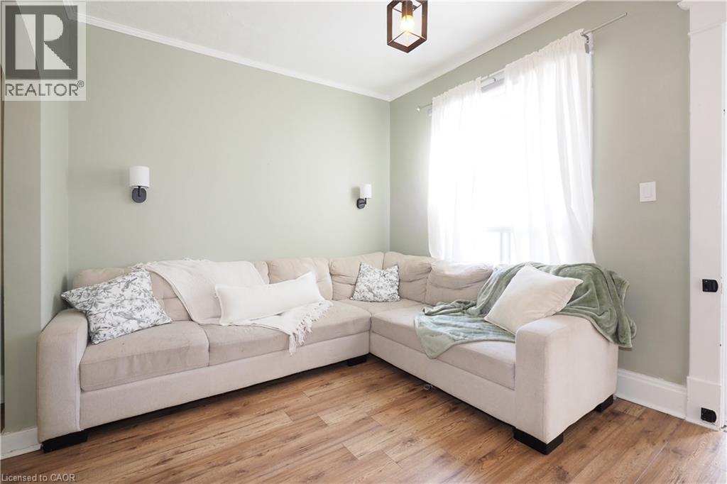 19 PAISLEY Heights thumbnail 9