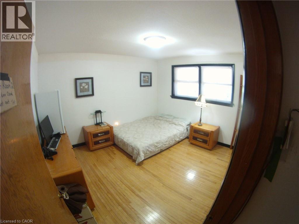 160 ERB Street E thumbnail 16