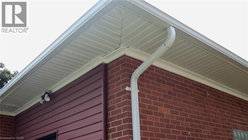 160 ERB Street E thumbnail 4