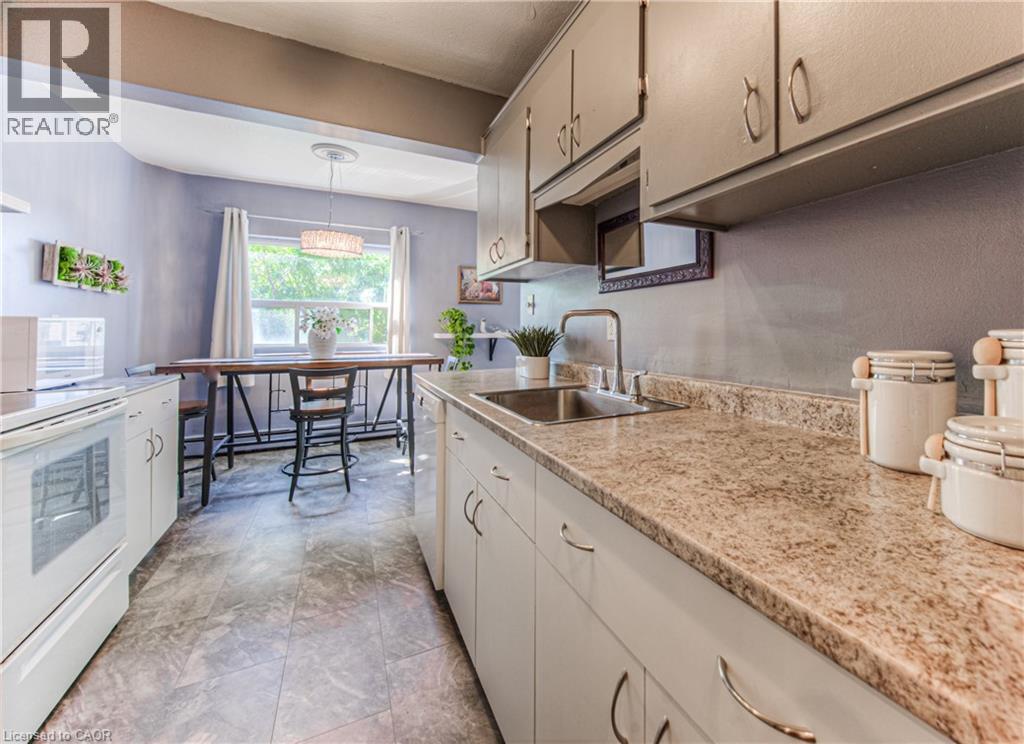 283 FAIRWAY Road N Unit# 201 thumbnail 18