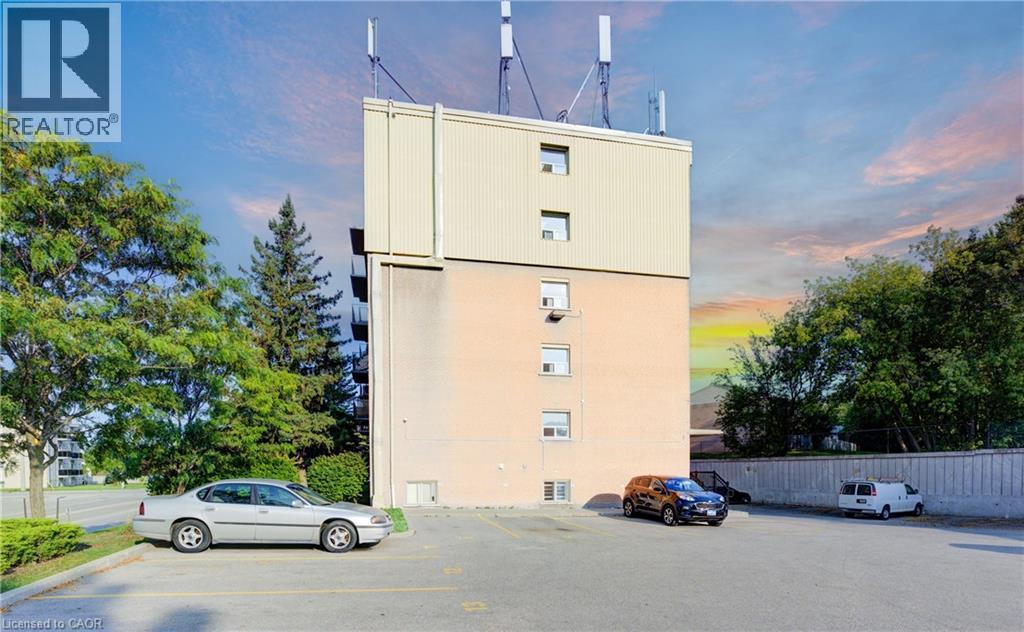 283 FAIRWAY Road N Unit# 201 thumbnail 32