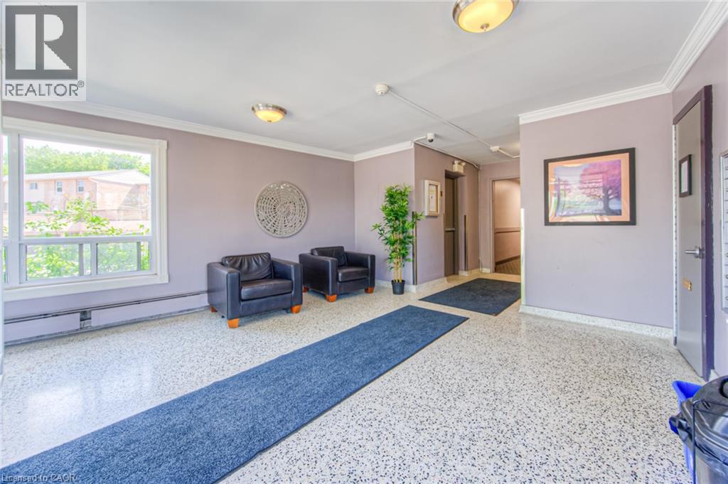 283 FAIRWAY Road N Unit# 201 thumbnail 5