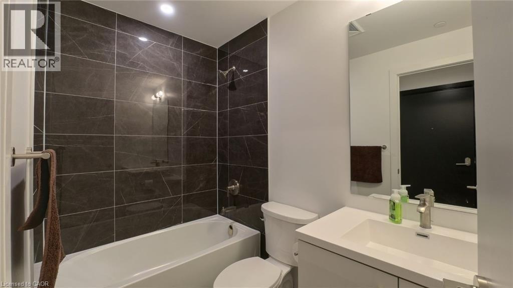 5 WELLINGTON Street Unit# 1712 thumbnail 8