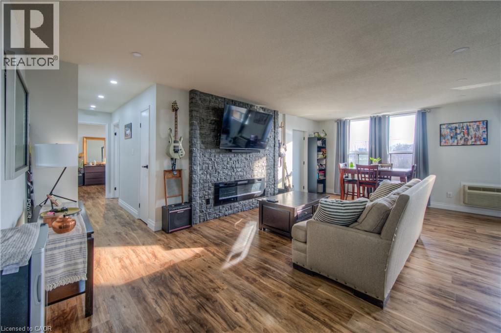 185 KEHL Street Unit# 410 thumbnail 3