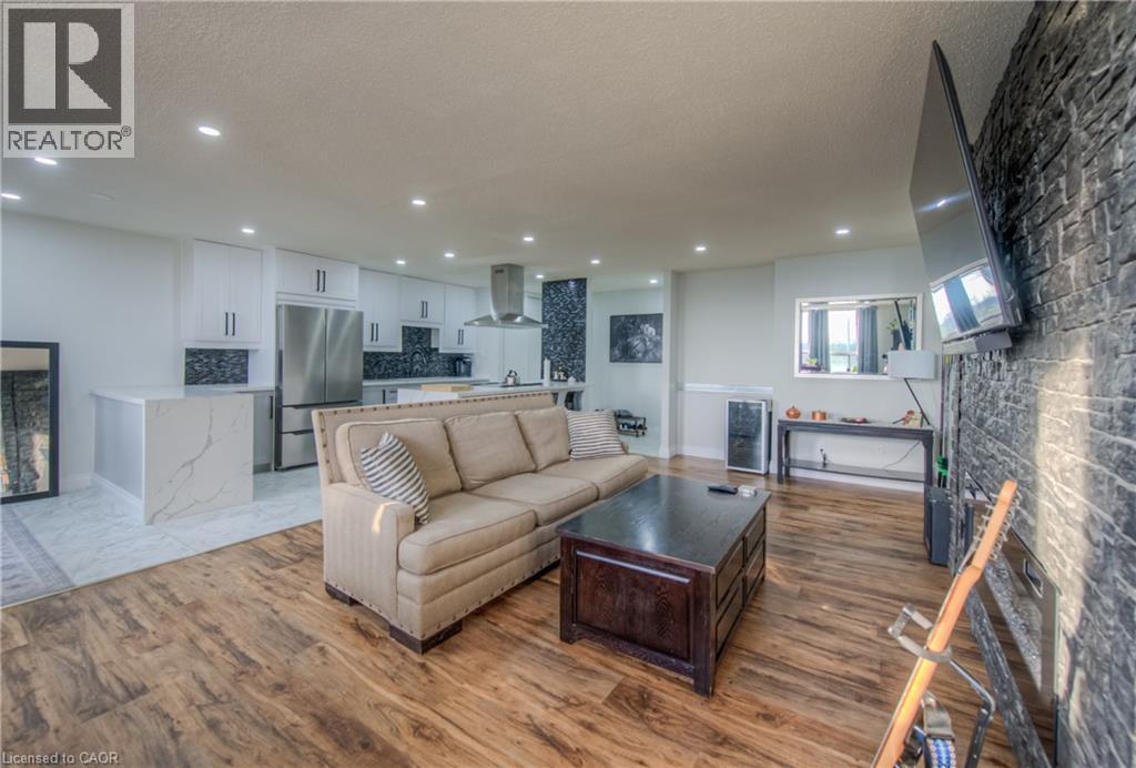 185 KEHL Street Unit# 410 thumbnail 2