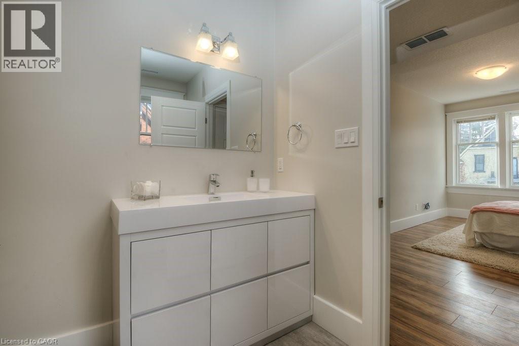 54 PARK Street thumbnail 16