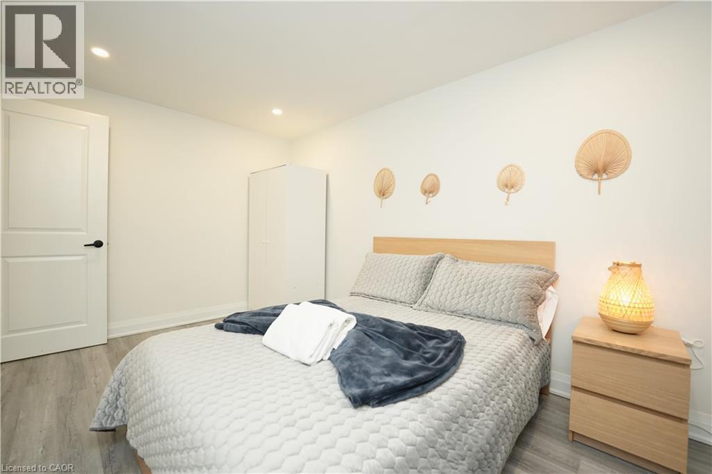 140 JANSEN Avenue thumbnail 15