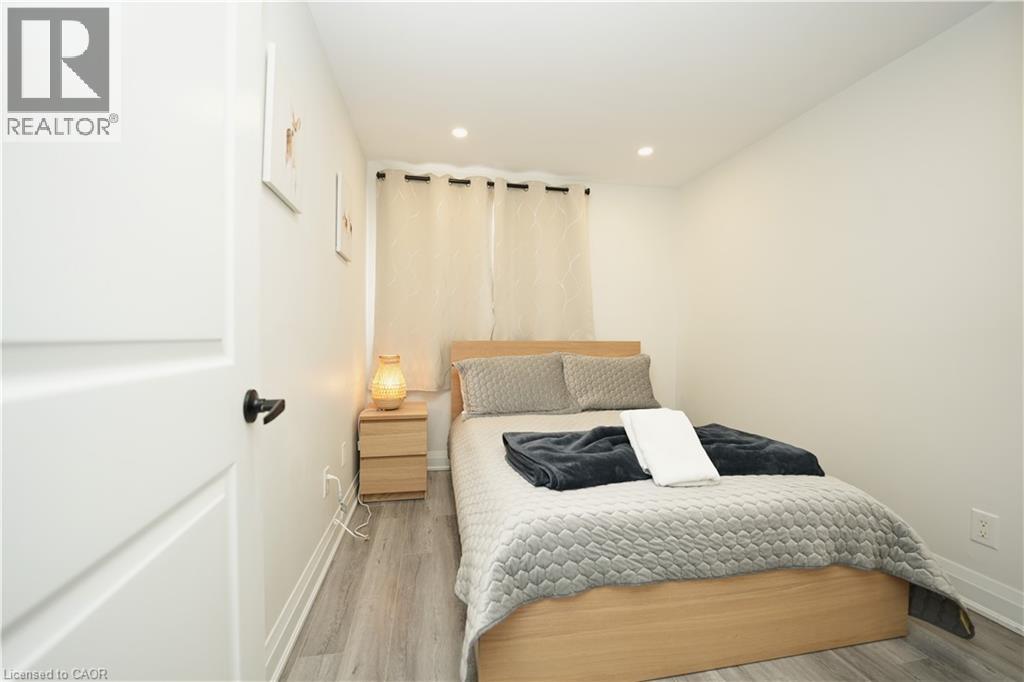 140 JANSEN Avenue thumbnail 18