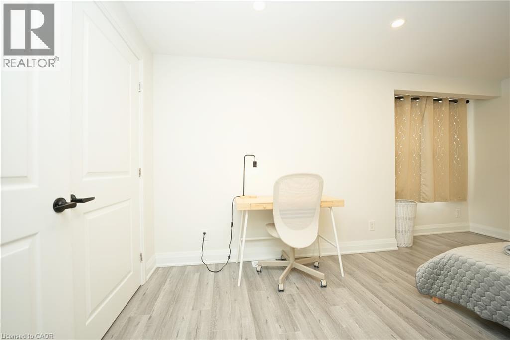 140 JANSEN Avenue thumbnail 23