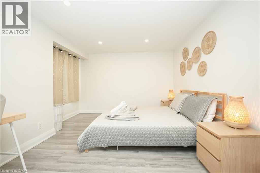 140 JANSEN Avenue thumbnail 24