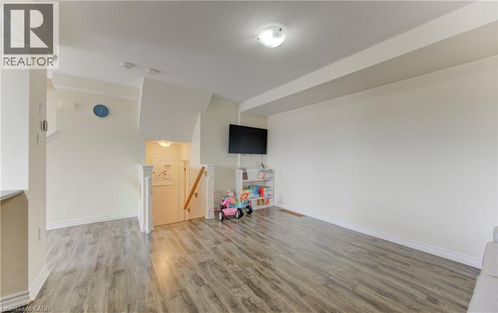 9 OUTLOOK Terrace thumbnail 9