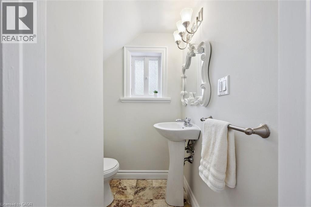 42 LANSDOWNE Road N thumbnail 18