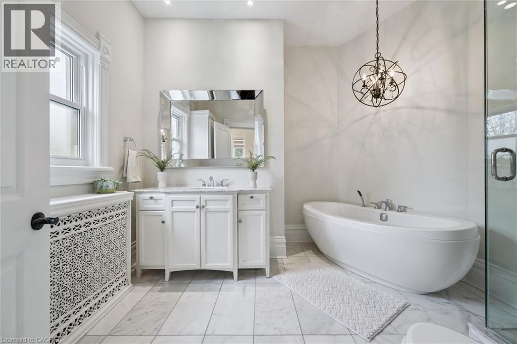 42 LANSDOWNE Road N thumbnail 24