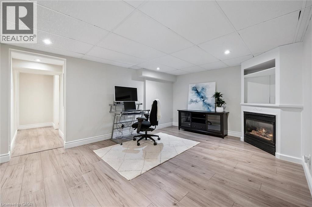 42 LANSDOWNE Road N thumbnail 37