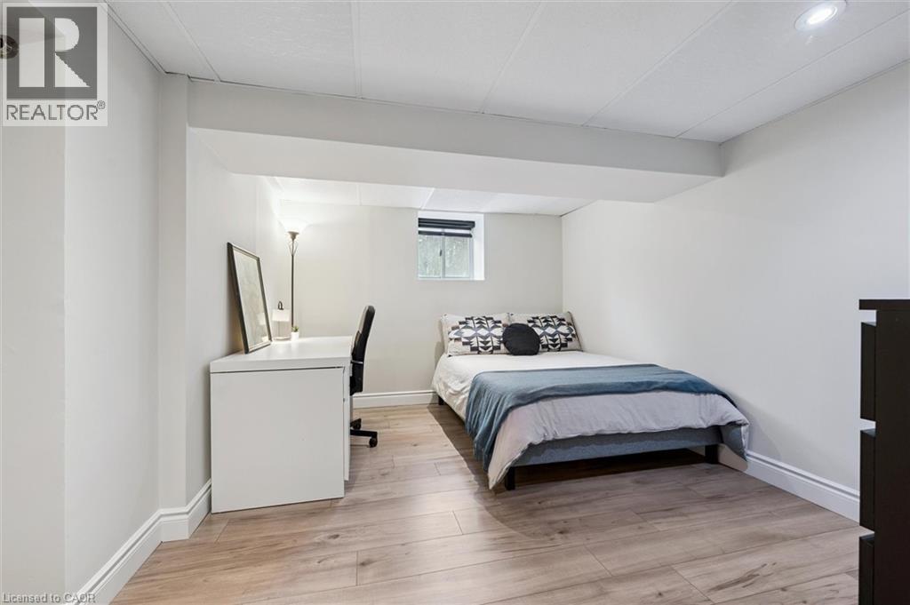 42 LANSDOWNE Road N thumbnail 38