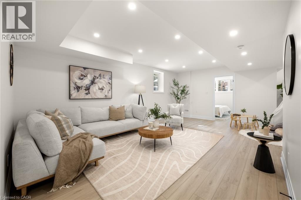 82 CHALMERS Street N thumbnail 29