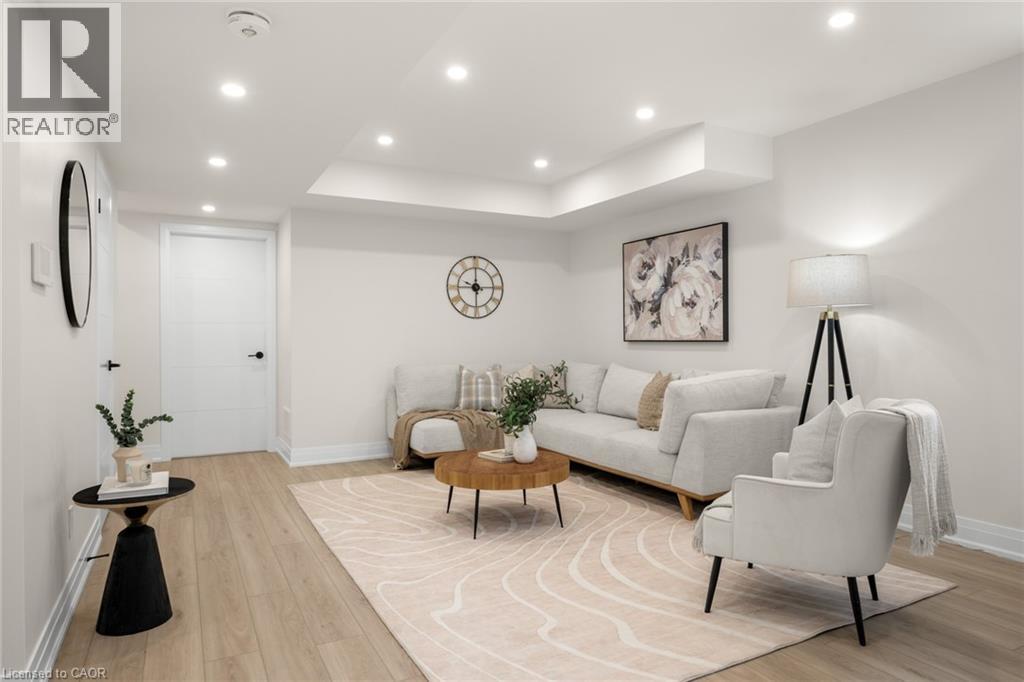 82 CHALMERS Street N thumbnail 31