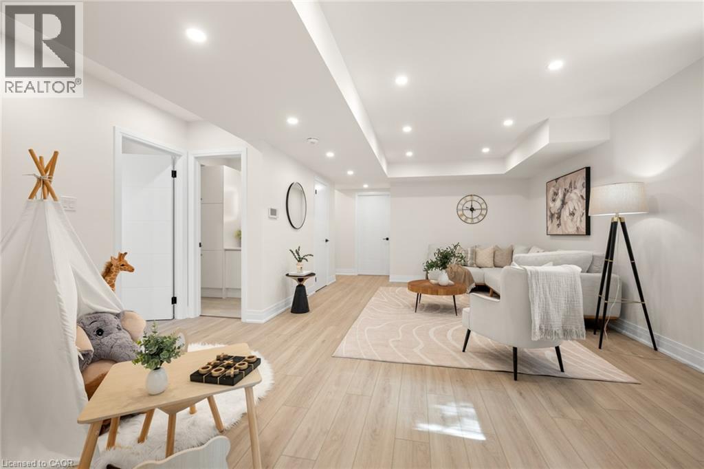 82 CHALMERS Street N thumbnail 32
