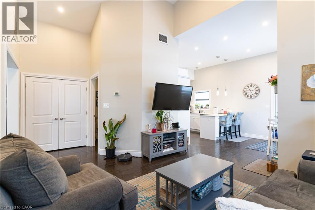 55 SNYDER'S Road W thumbnail 42