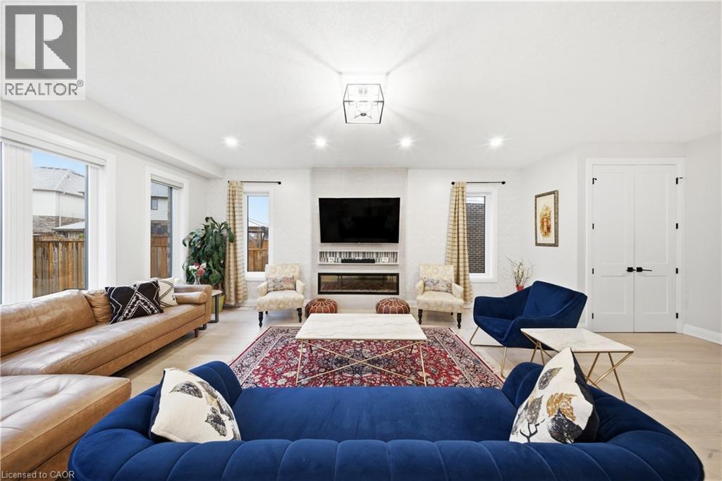 723 WOOD LILY Street thumbnail 9