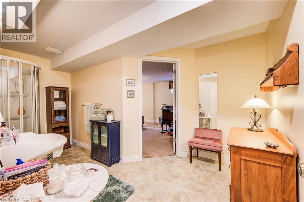 44 LASCHINGER Boulevard thumbnail 31