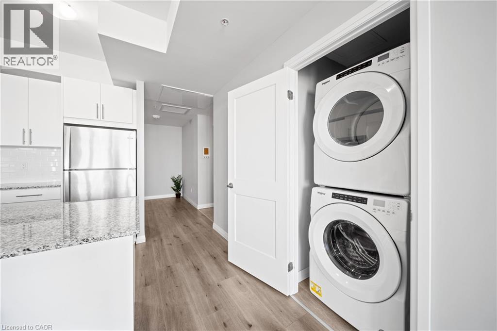 60 CHARLES Street W Unit# 2712 thumbnail 21