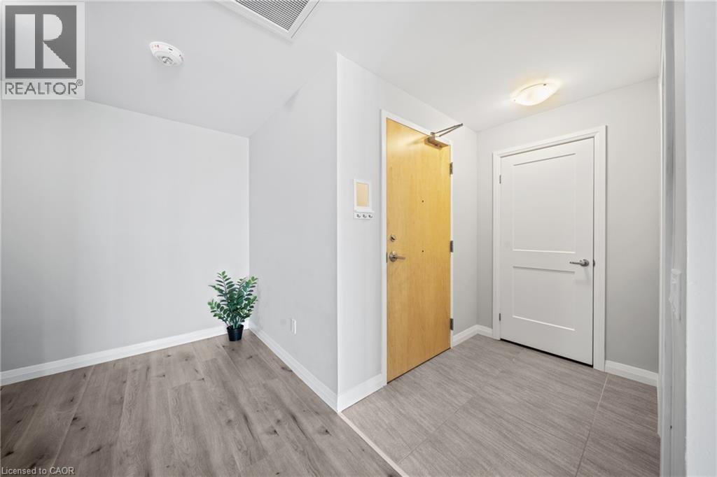60 CHARLES Street W Unit# 2712 thumbnail 3