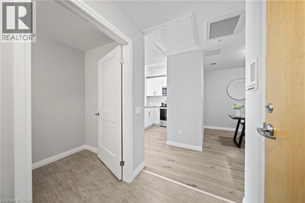 60 CHARLES Street W Unit# 2712 thumbnail 4